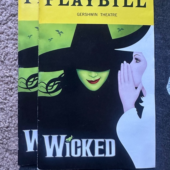 Wicked Bundle: Med Tee, Playbill, OPI Polishes, reloadable Starbucks gift cards - Picture 6 of 10